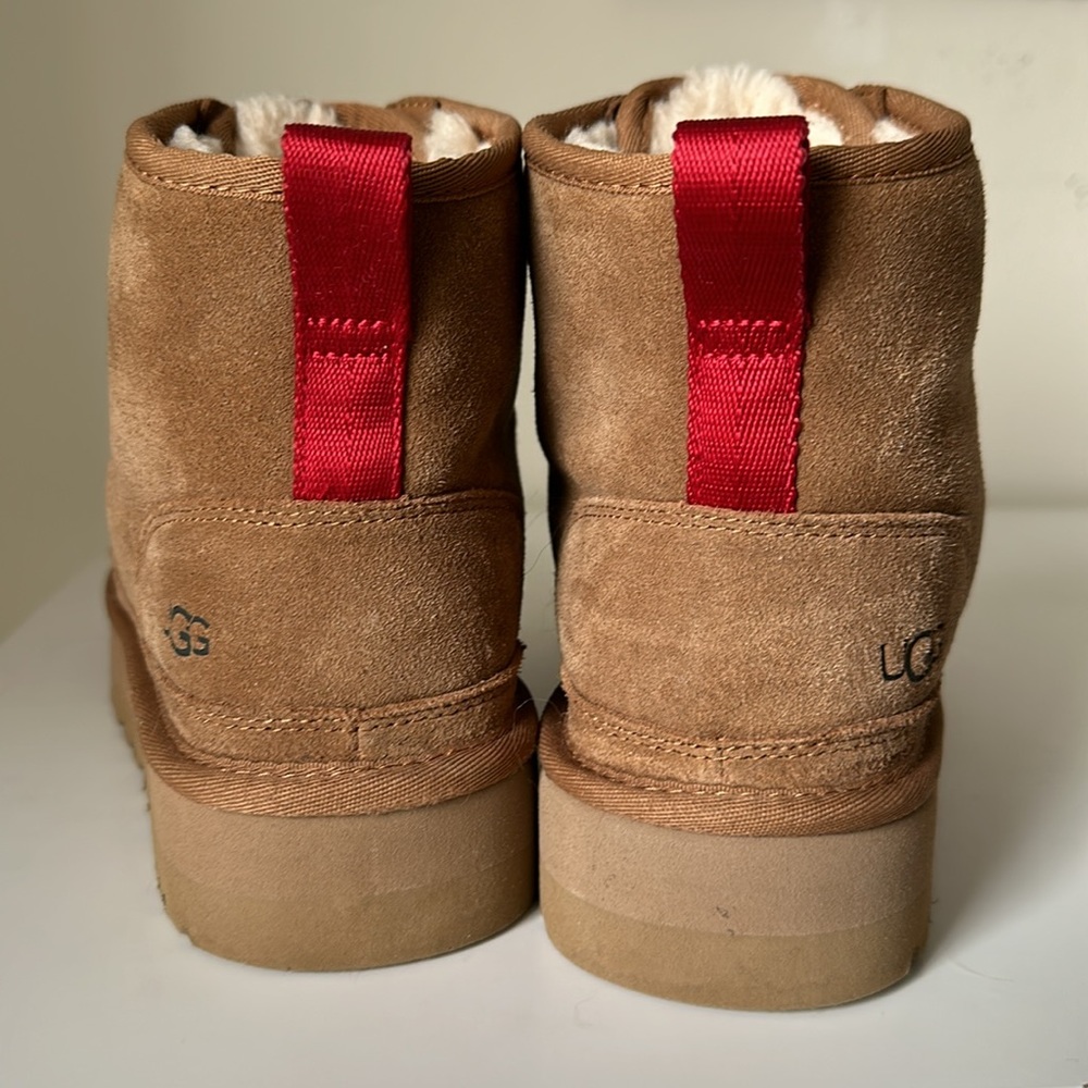 Women’s Sz8 Nuemel Zipper Uggs